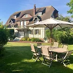 Апартаменты The Old Fenwick House Hautot-sur-Mer