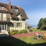 The Old Fenwick House *