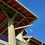 Апартаменты The Old Fenwick House *