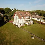 The Old Fenwick House Апартаменты