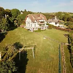 شقة The Old Fenwick House