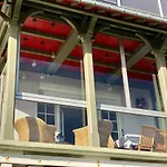 شقة The Old Fenwick House