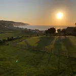 Апартаменты The Old Fenwick House *