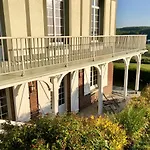 Апартаменты The Old Fenwick House