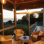 The Old Fenwick House Апартаменты *