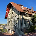 The Old Fenwick House