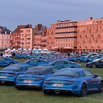 Апартаменты The Old Fenwick House