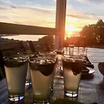 The Old Fenwick House Апартаменты *