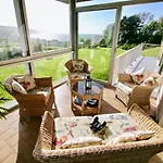 شقة The Old Fenwick House
