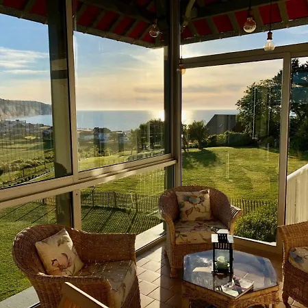 The Old Fenwick House 아파트 *