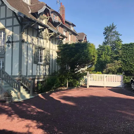 The Old Fenwick House *