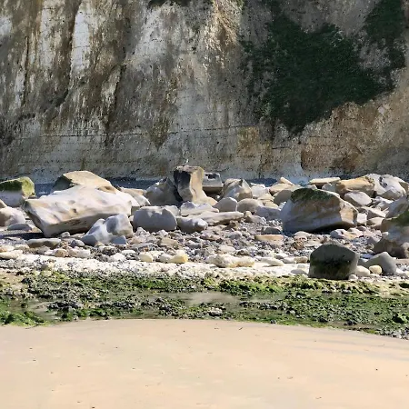 דירה The Old Fenwick House