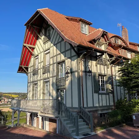 The Old Fenwick House