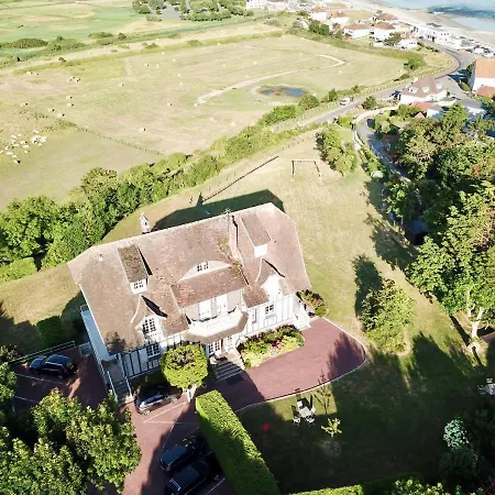 The Old Fenwick House 아파트