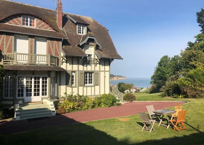 The Old Fenwick House *