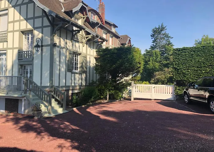 The Old Fenwick House *