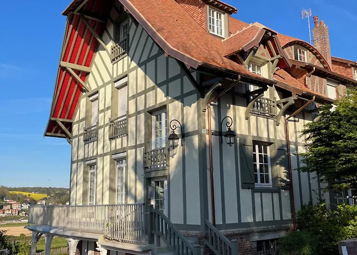 The Old Fenwick House